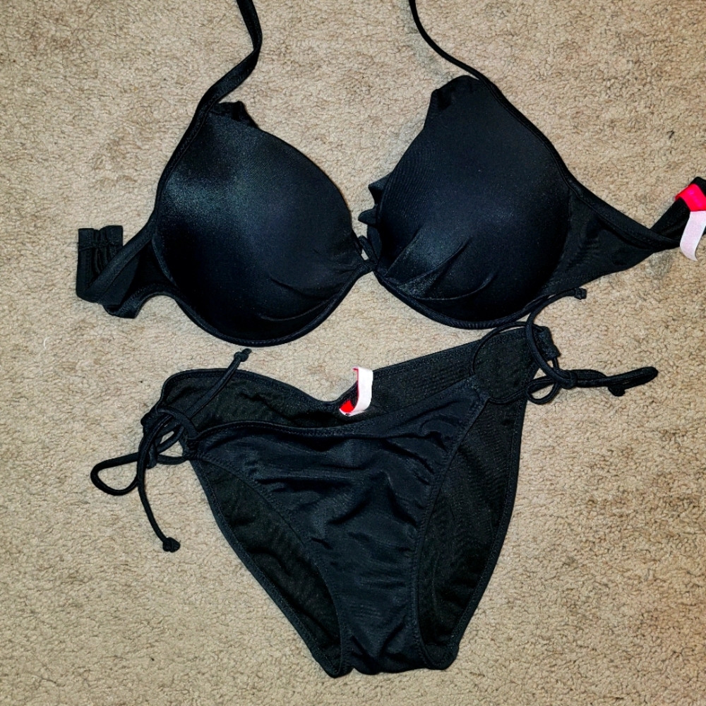 Bikinis 👙👙 - Picture 2 of 3